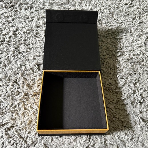 GLD - Leather Coin/Jewelry Pouches & Empty Box - Picture 6 of 7